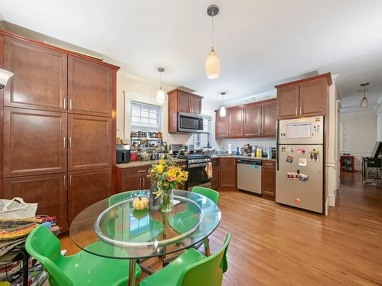 16 Easton St #2 — Photo 5