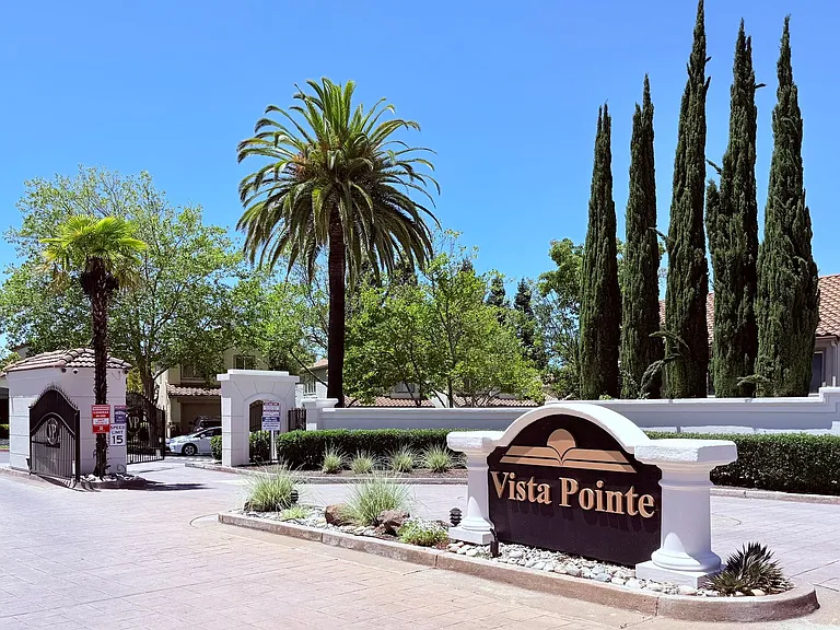 1023 Vista Pointe Cir — Photo 45