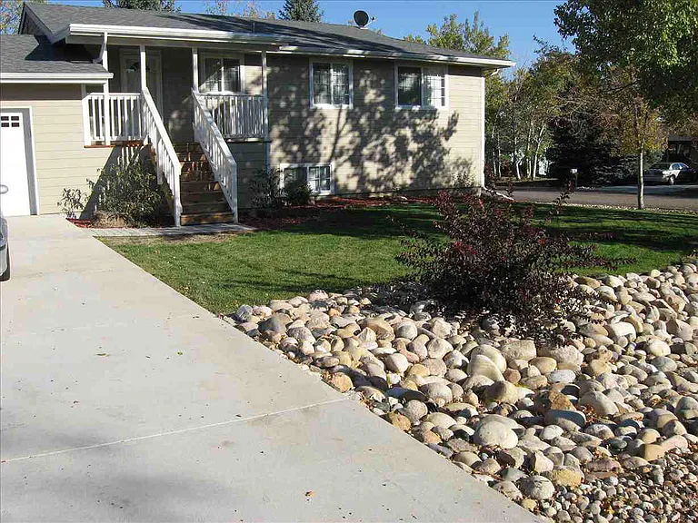 7808 Costigan Ave — Photo 2