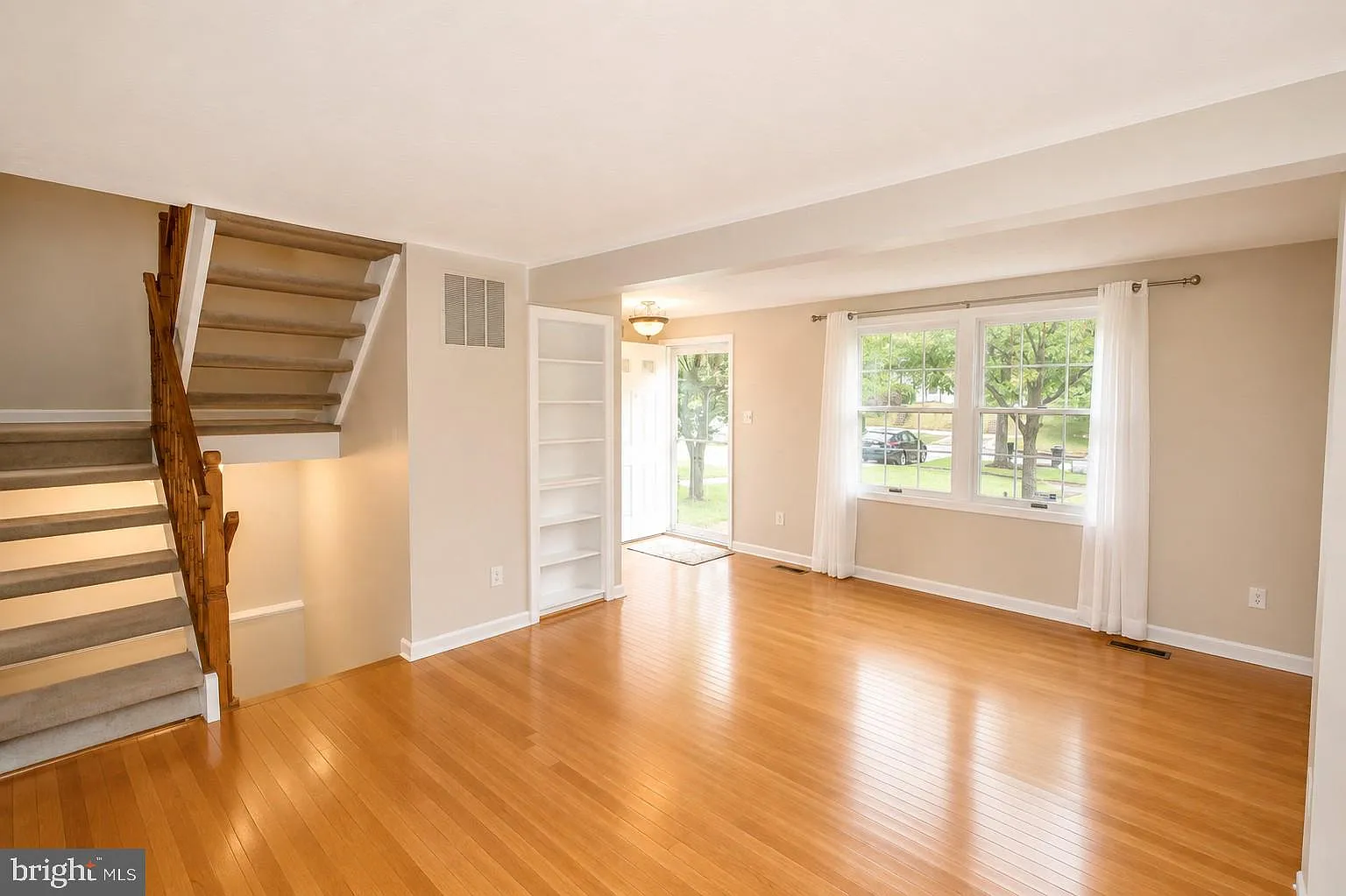 3 bed, 4.0 bath, 1770 sqft, $2,600 — Photo 4