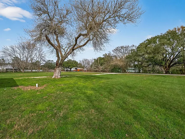 25409 Pebble Dr — Photo 27