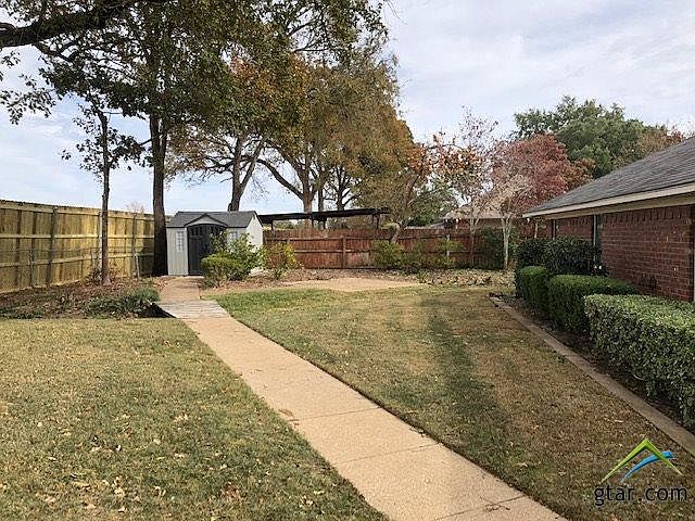 1st image of 904 Elaine Dr