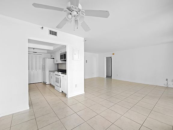 3rd image of 859 Jeffery Street #312