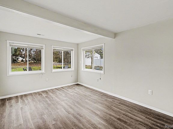 2nd image of 1784 Byron Rd