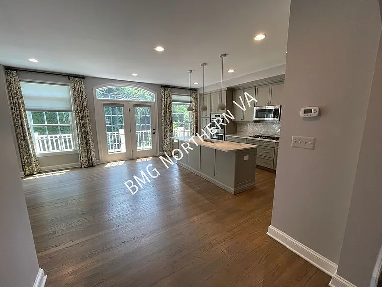 10679 Yorktown Ct — Photo 6