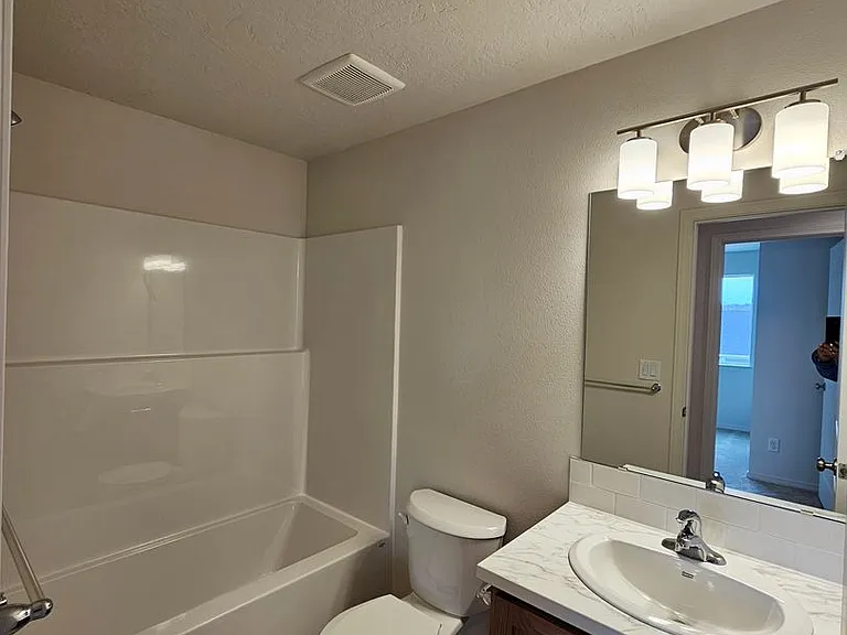 936 SE Starview Ave — Photo 8