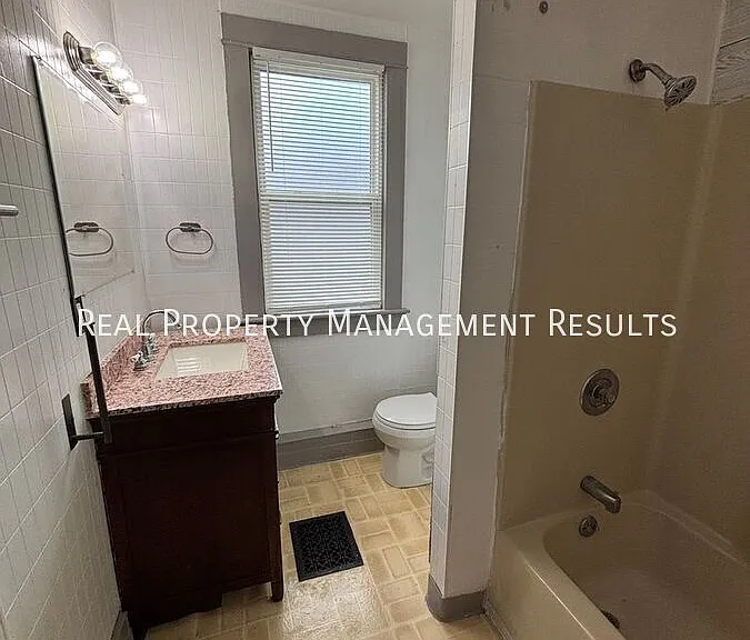 815 E Gum St — Photo 11