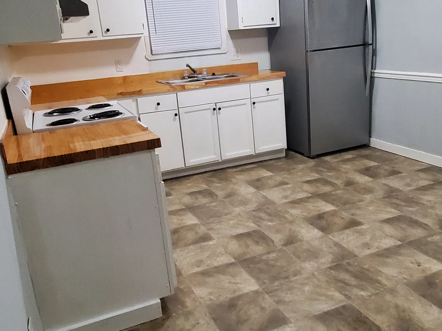 3 bed, 1.5 bath, 1107 sqft, $1,000 — Photo 3