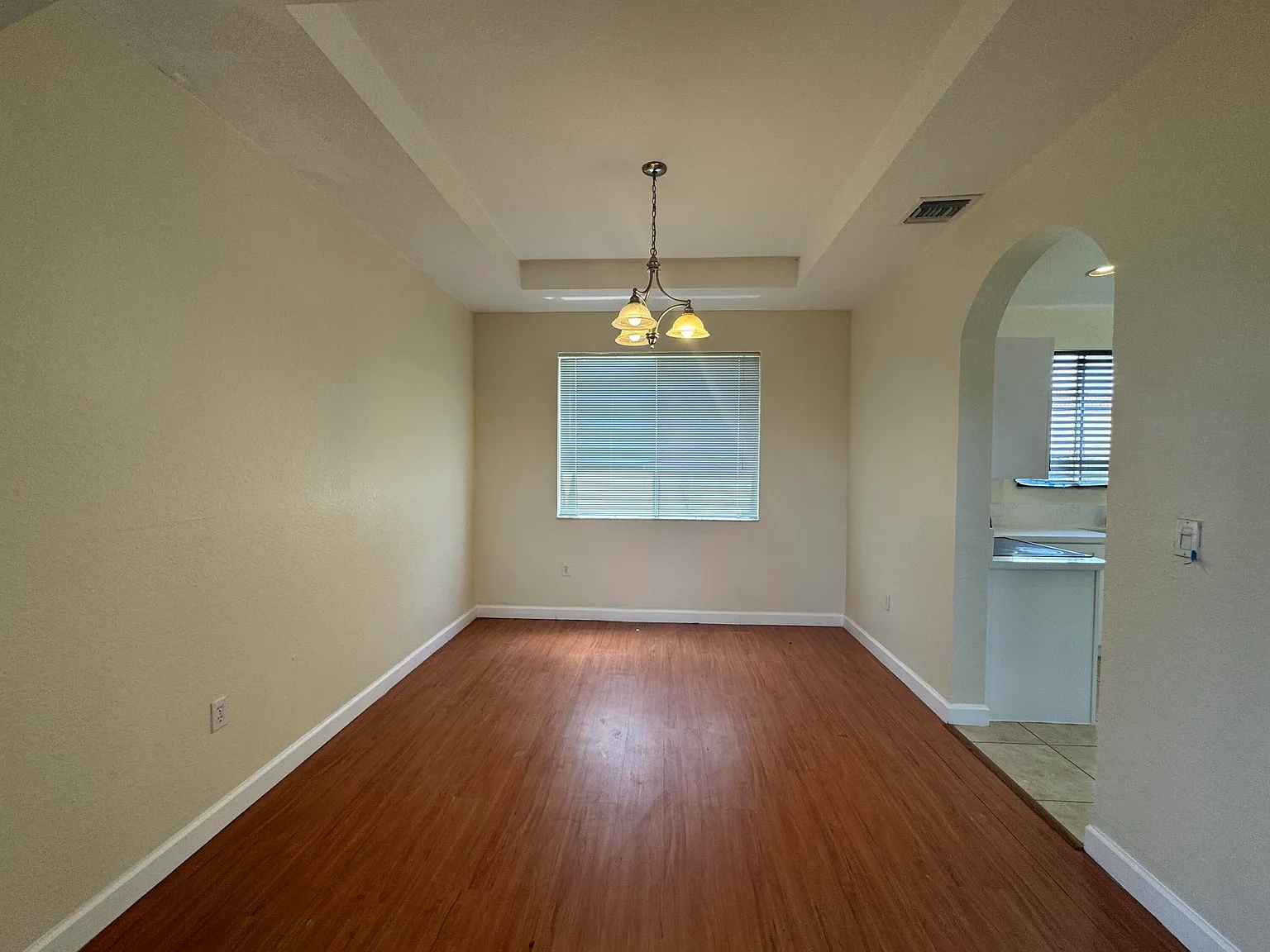 6 bed, 3.0 bath, 3155 sqft, $4,450 — Photo 3