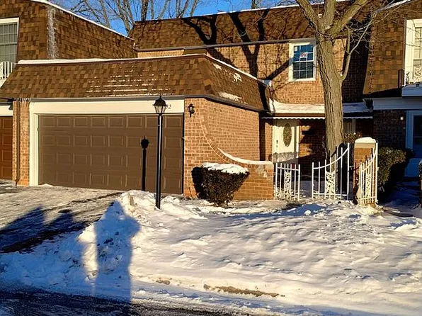 1S192 Eliot Ln, Villa Park, IL 60181