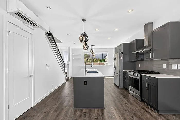 3819 S Cloverdale St — Photo 17