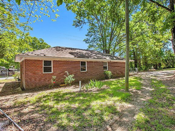 2nd image of 106 Woodland Cir NW