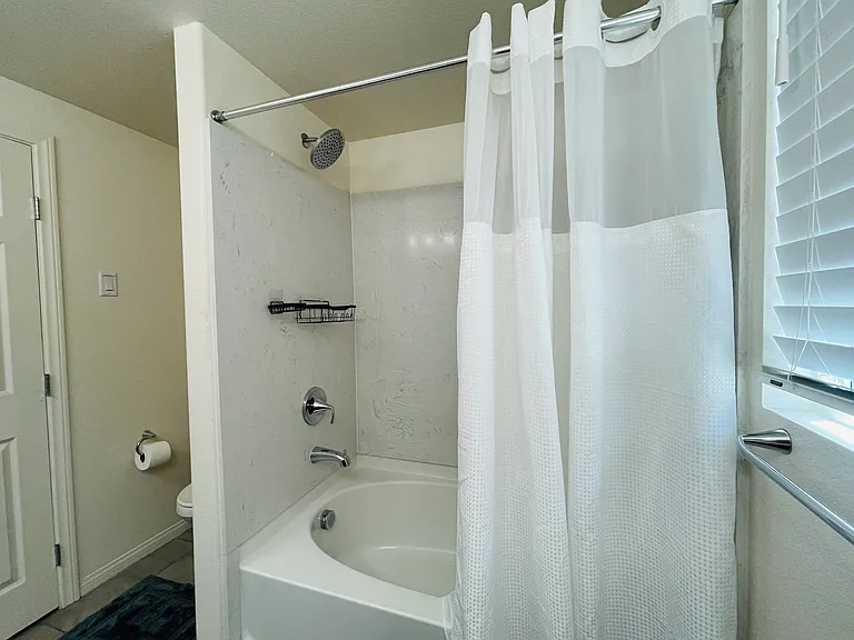 The 2nd Floor bathroom has a shower & tub.