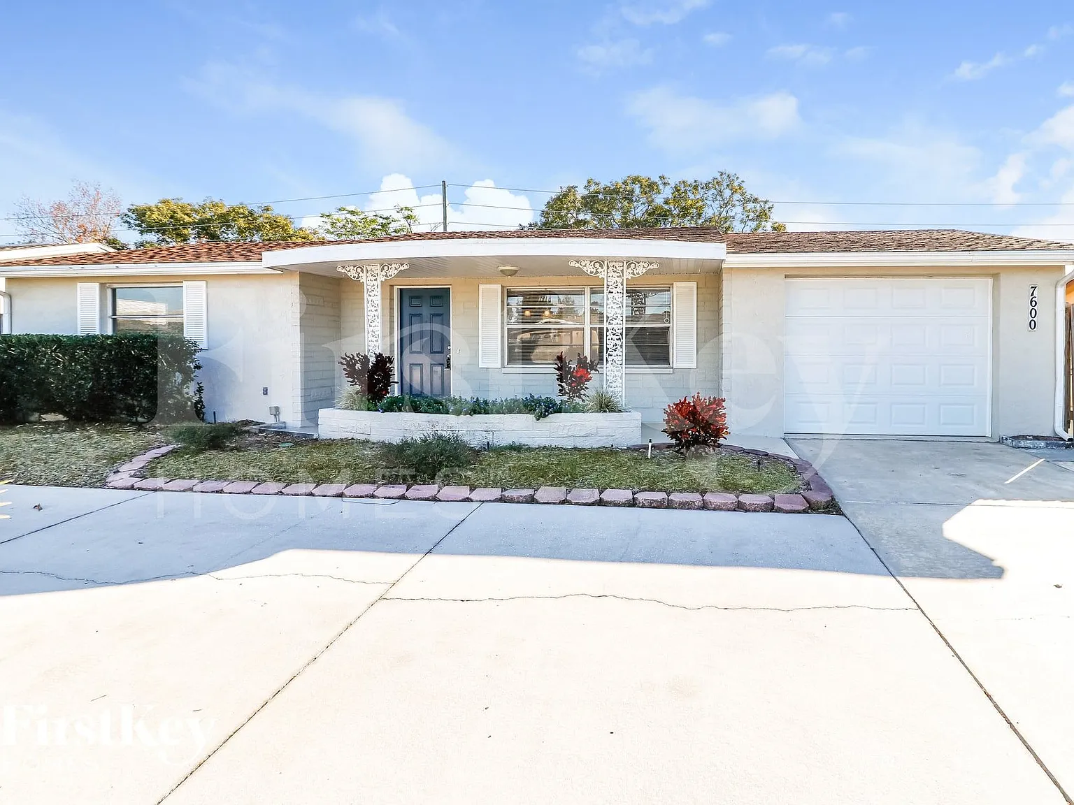 3 bed, 2.0 bath, 1338 sqft, $2,005 — Photo 1