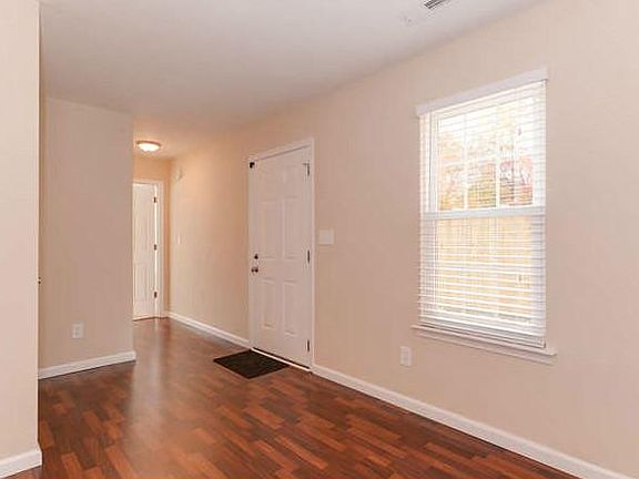 4th image of 500 Peregrine St