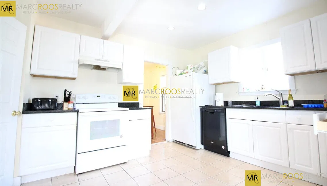 5 bed, 9999 sqft, $10,500 — Photo 4