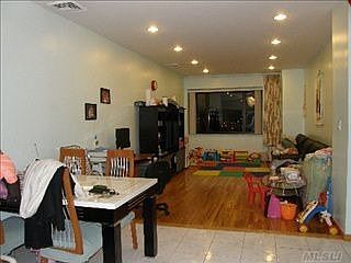 3rd image of 6210 Woodside Ave APT 407