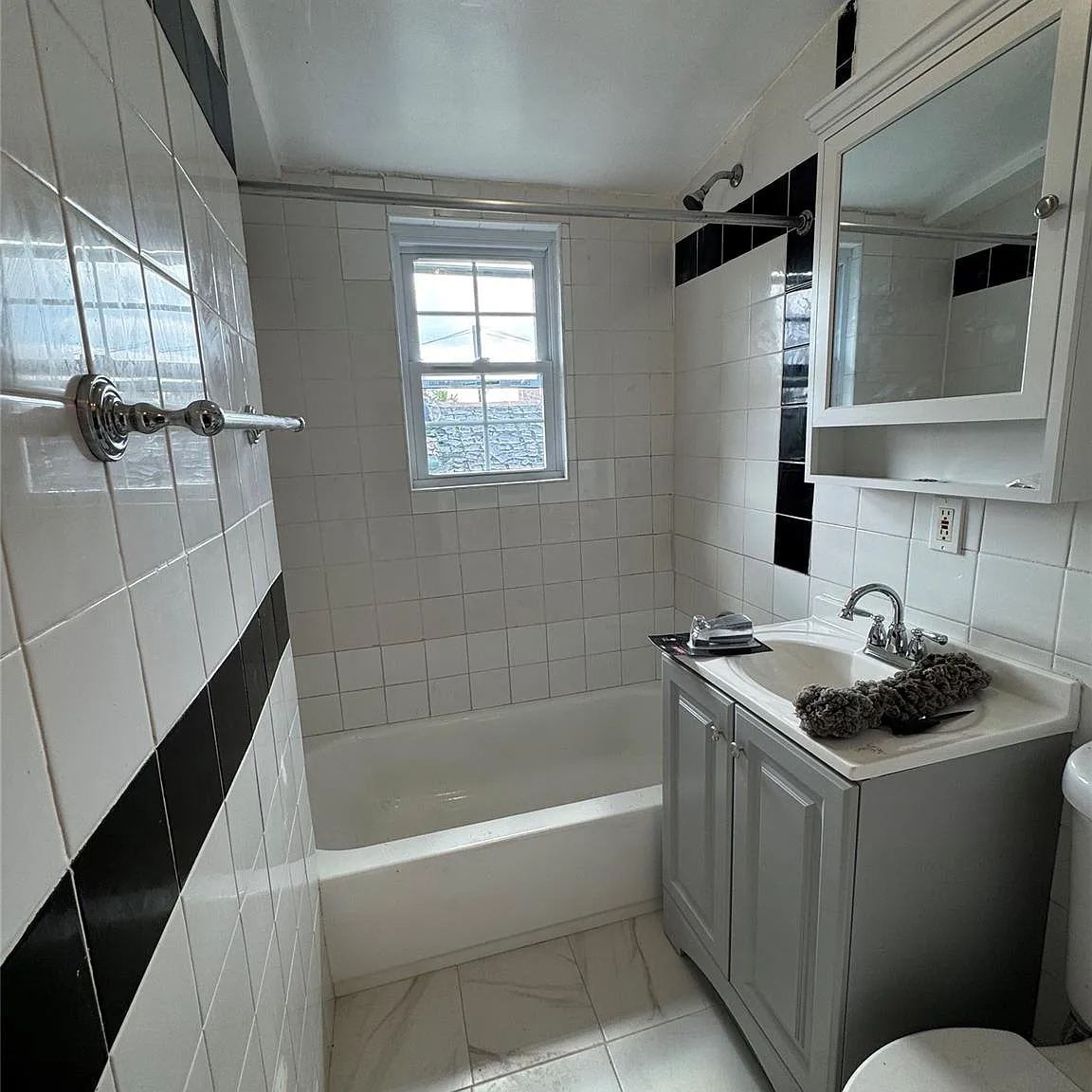 2 bed, 1.0 bath, 1400 sqft, $2,600 — Photo 4