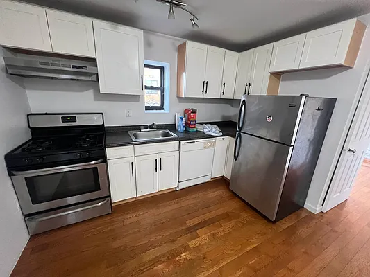 Rented by Delmark Realty LLC | media 72