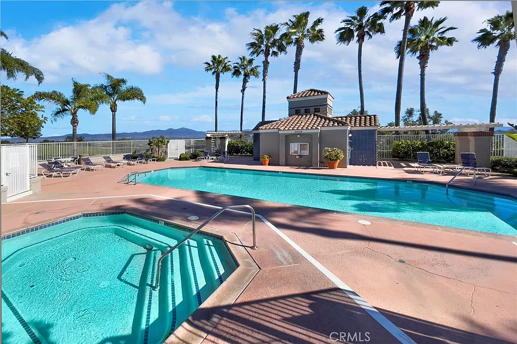 2 bed, 2.5 bath, 1310 sqft, $4,960 — Photo 4