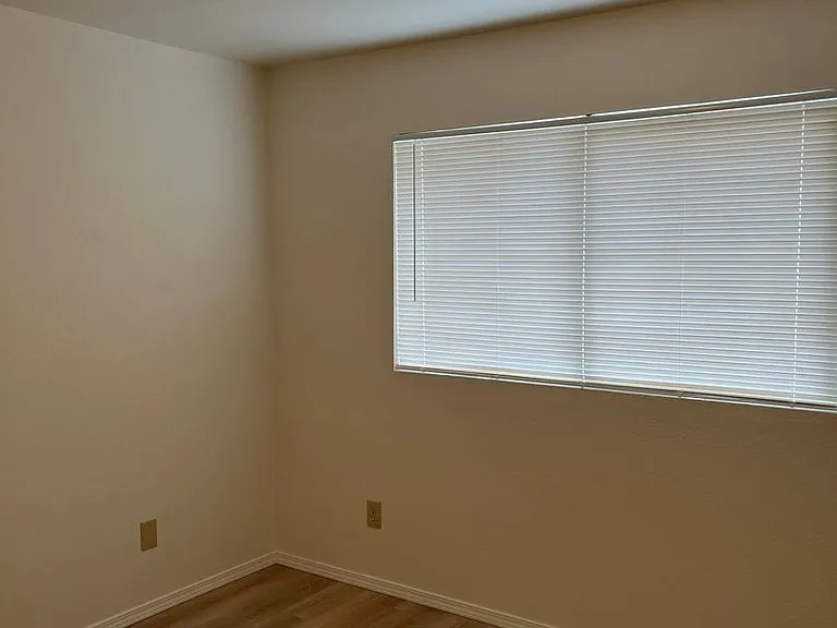 1033 Pacific Ave — Photo 8