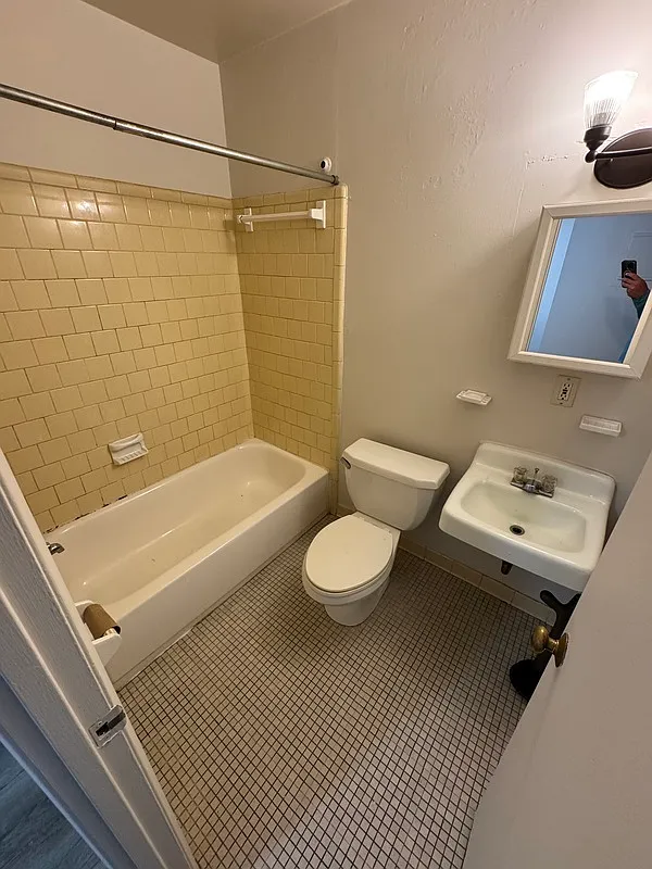 1 bed, 1.0 bath, $895 — Photo 4