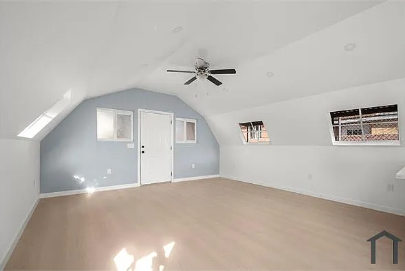 Studio, 700 sqft, $2,000 — Photo 4