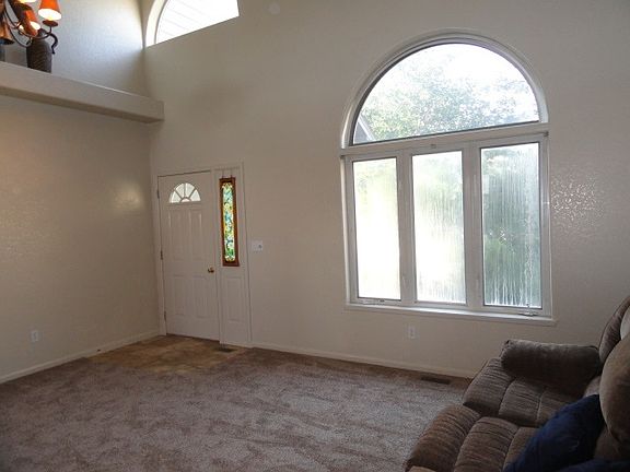 5th image of 646 Deaver Dr