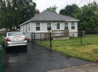 18 Holt St, Warwick, RI 02889