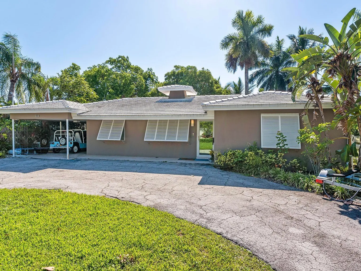 3 bed, 2.0 bath, 1614 sqft, $8,000 — Photo 4