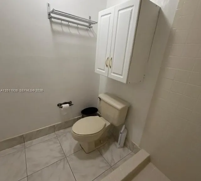 667 Woodgate Ln #B — Photo 11