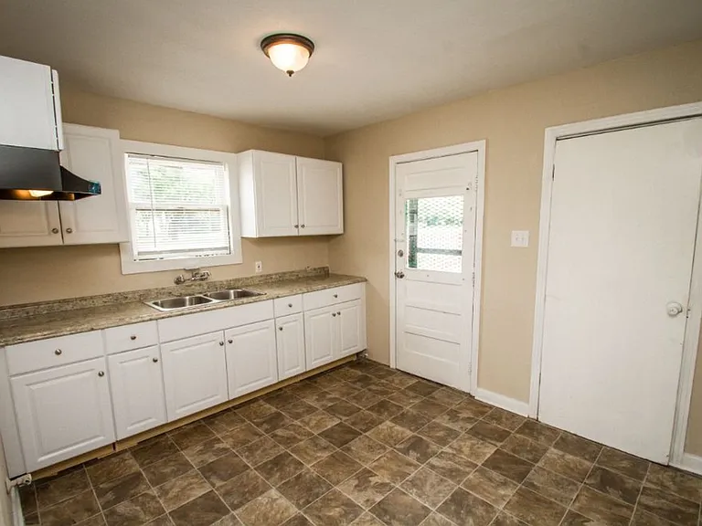 3030 Martin Luther King Dr — Photo 3