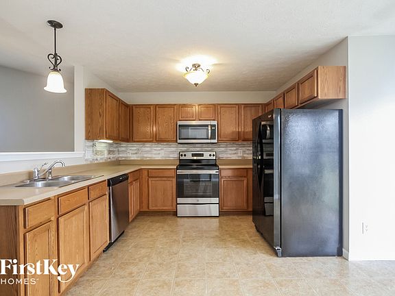 4th image of 2444 Bluewood Way