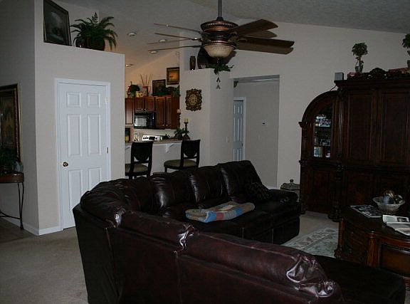 4th image of 4541 Bernheim Dr