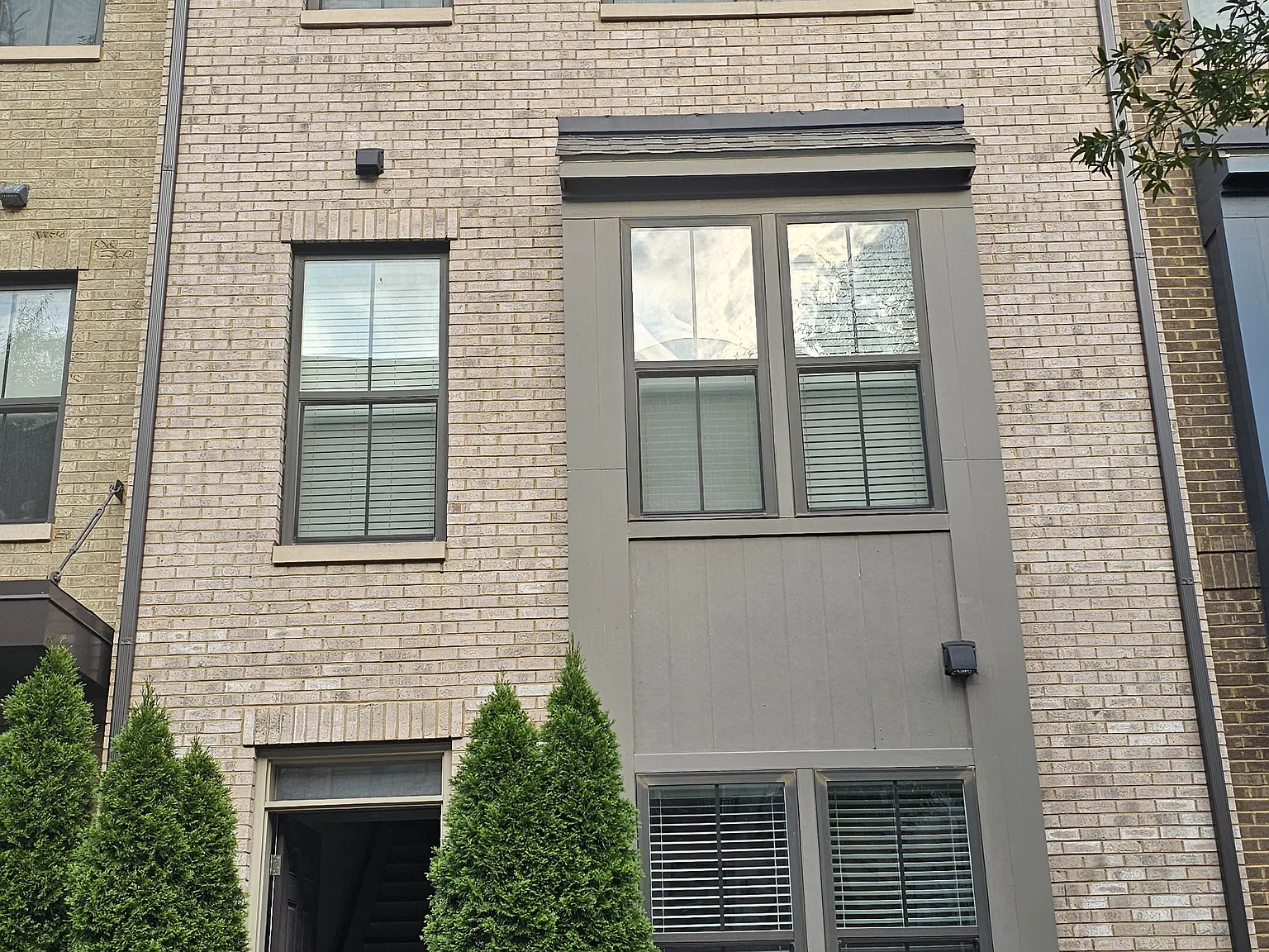 2 bed, 2176 sqft, $3,400 — Photo 1
