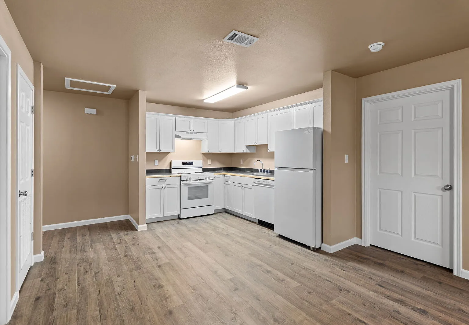 203 S Commerce St — Photo 4