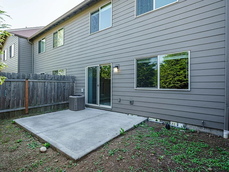 10912 NE 8th Cir — Photo 36