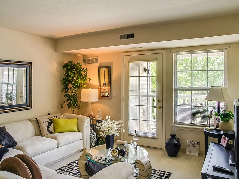 Hopkins Court Apartments — Photo 3