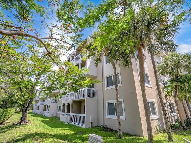 8101 Camino Real #402 — Photo 35