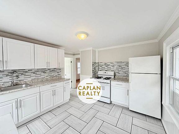 2nd image of 641 Ferry St #O2