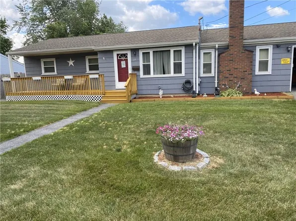136 Vineyard Rd, Warwick, RI 02889