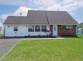 82 Indian Red Rd, Levittown, PA 19057