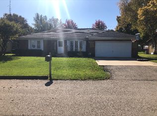 917 E Locust St, Ladd, IL 61329