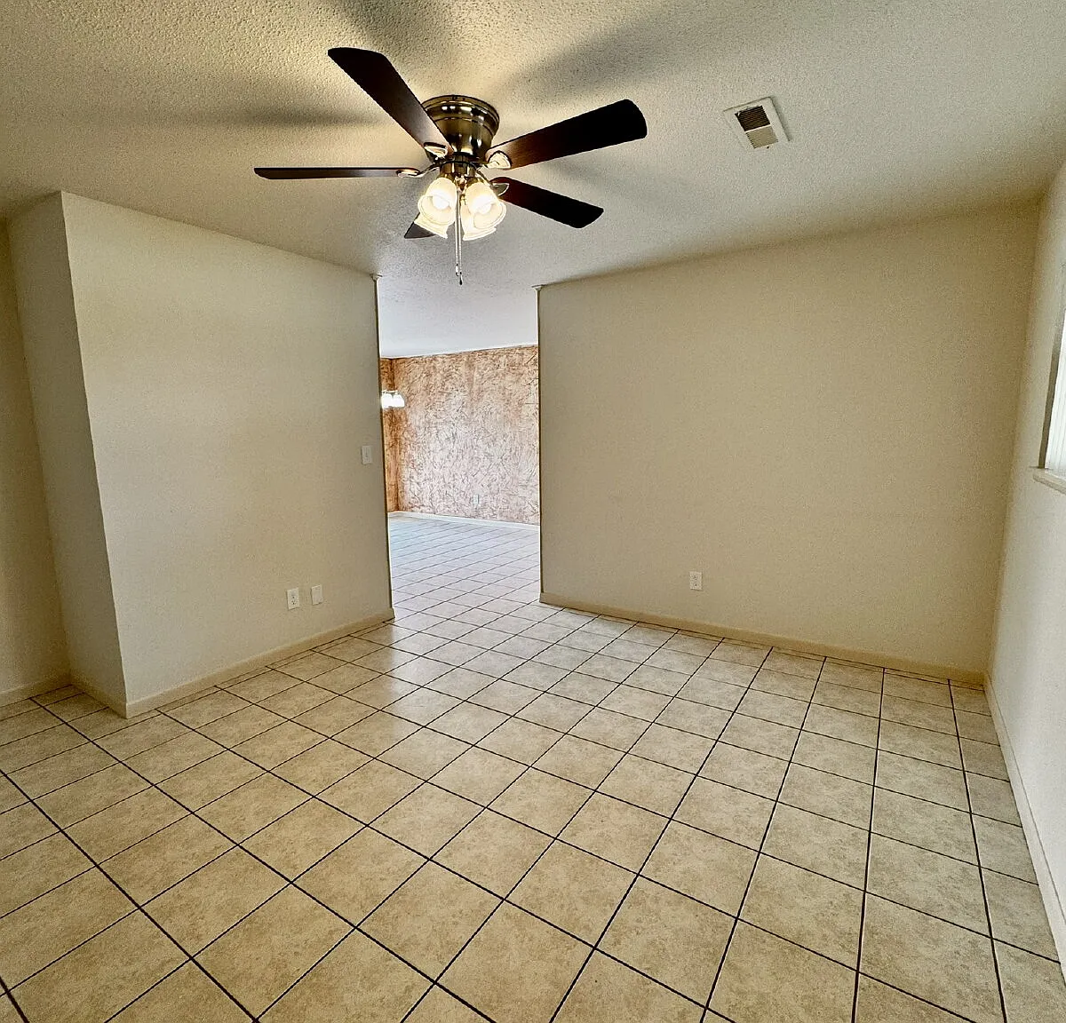 3 bed, 1.5 bath, 975 sqft, $1,475 — Photo 2