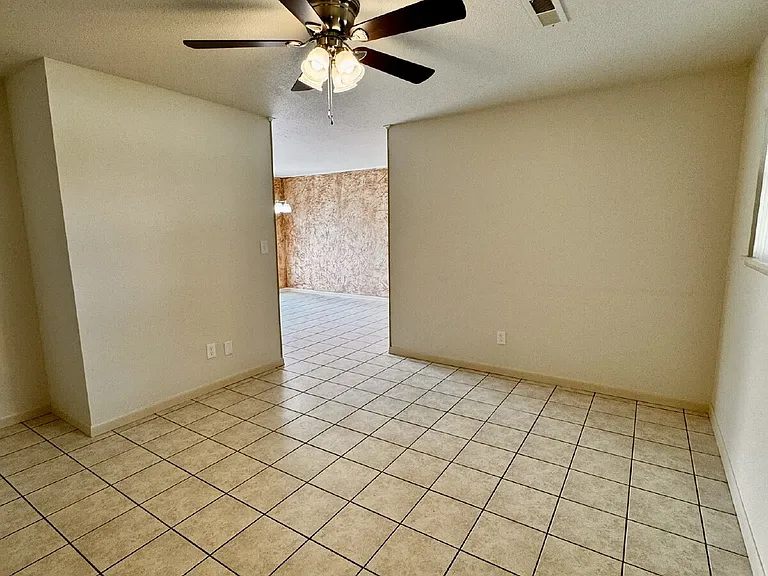 1821 S Beth Dr — Photo 2