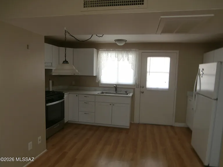 133 S Paseo Pena — Photo 8