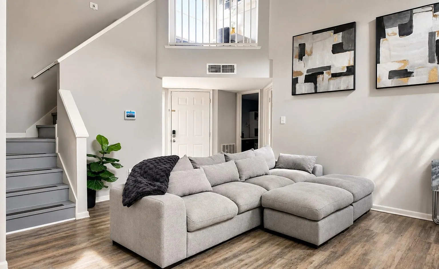 2 bed, 2.0 bath, 1142 sqft, $1,800 — Photo 2
