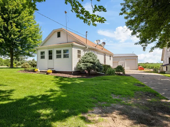 4158 Highway 136, Clinton, IA 52732