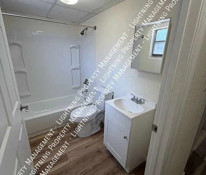 Driftwood Apartments — Photo 17