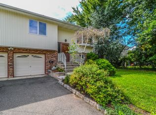 31 Barbara Ct, Iselin, NJ 08830